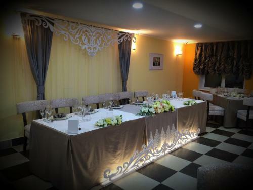Amber Hotel & Cafe