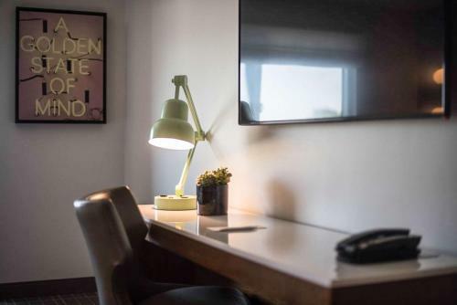 Cambria Hotel Lax