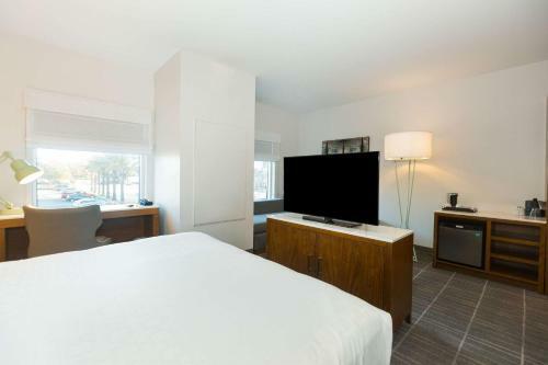 Cambria Hotel Lax