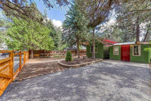 Sisters Downtown 1930s Cottage