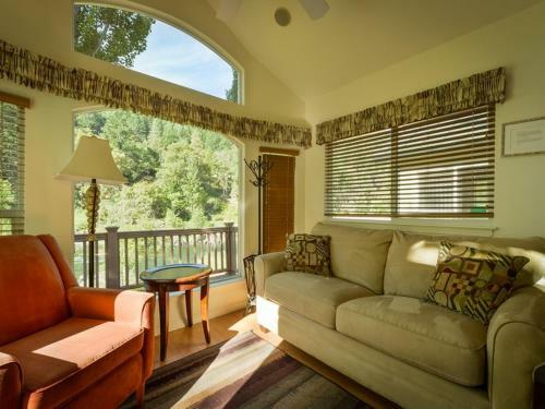 Hotel Strawhouse Resorts