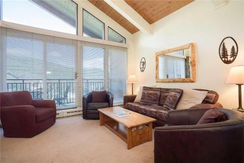 West Condominiums - W3533