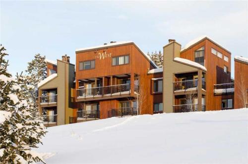 West Condominiums - W3533