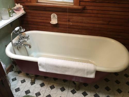 Ebenezer House Bed & Breakfast