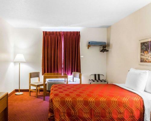 Hotel Econo Lodge Limon