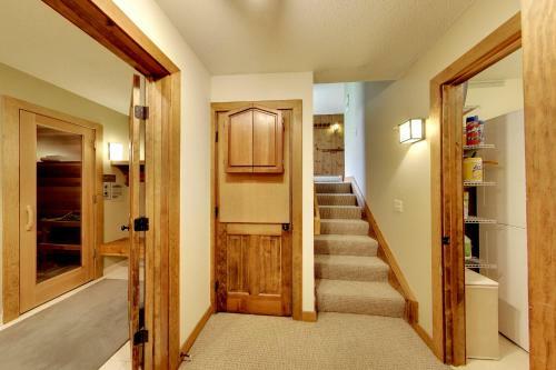 Sunrise Mountain Village - Ski-in/out Community