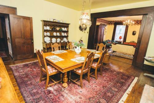 Old Caledonian Bed & Breakfast