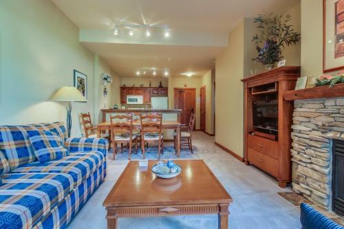 Powderhorn Lodge 107: Columbine Suite