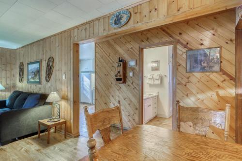 Spruce Grove Bear's Den Cabin