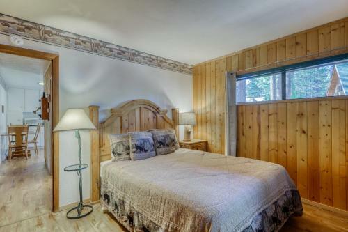 Spruce Grove Bear's Den Cabin