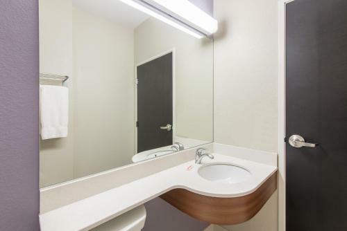 Hotel Microtel Inn & Suites By Wyndham Cadiz