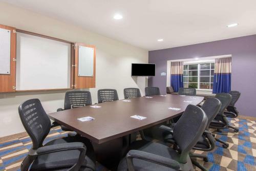 Hotel Microtel Inn & Suites By Wyndham Cadiz