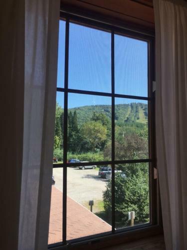 Hawk Mountain Lodge