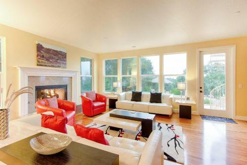Spacious Santa Rosa House