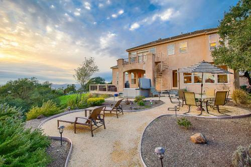 Spacious Santa Rosa House