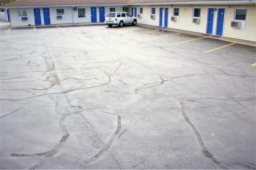 Plaza Motel