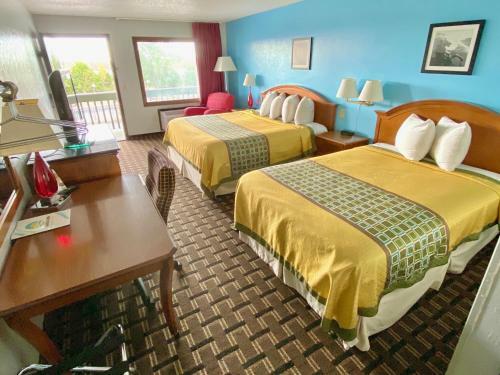 Hotel Lakes Inn