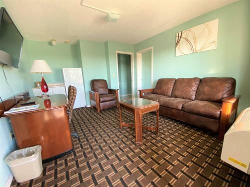 Hotel Lakes Inn