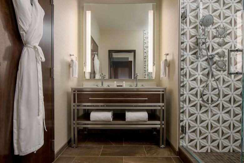 Hotel Embassy Suites By Hilton Seattle Downtown Pioneer Square
