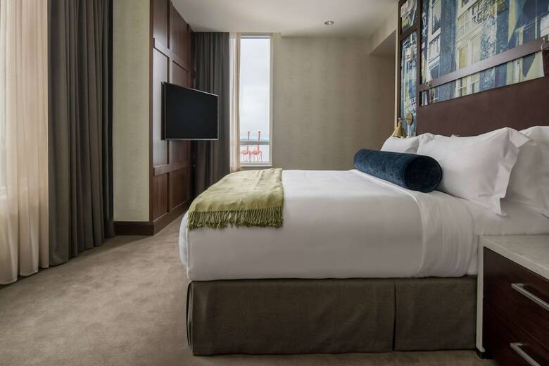 Hotel Embassy Suites By Hilton Seattle Downtown Pioneer Square