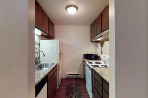 Shady Cove Condominium