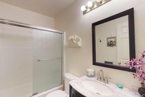 Shady Cove Condominium