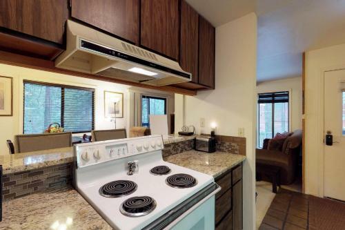 Shady Cove Condominium
