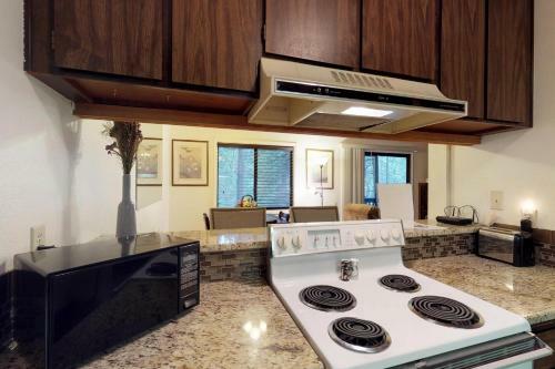 Shady Cove Condominium