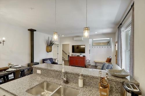 Apres Chalet At Village Walk C