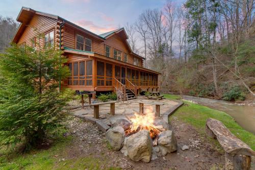 Creekside Getaway