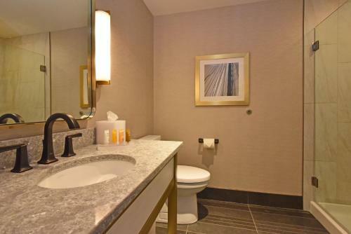 Tiverton Casino Hotel
