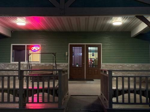Motel Woodland Inn & Suites