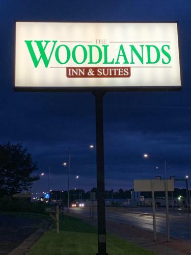 Motel Woodland Inn & Suites