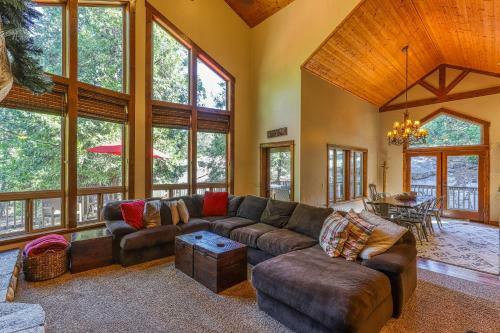 Rocky Pines Lodge