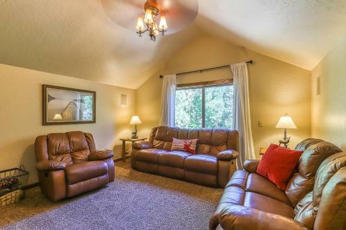 Rocky Pines Lodge