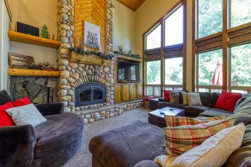 Rocky Pines Lodge