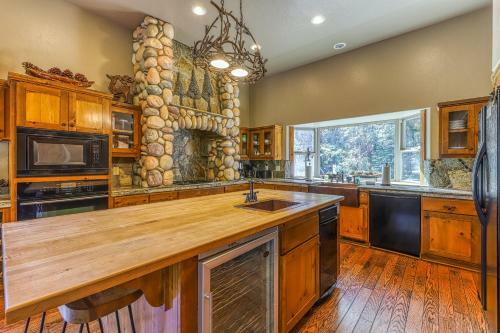 Rocky Pines Lodge