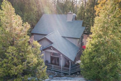 Rocky Pines Lodge