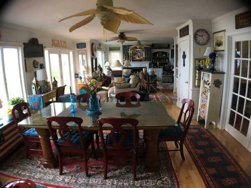Bed & Breakfast Inn 38 Oak Bluff Circle