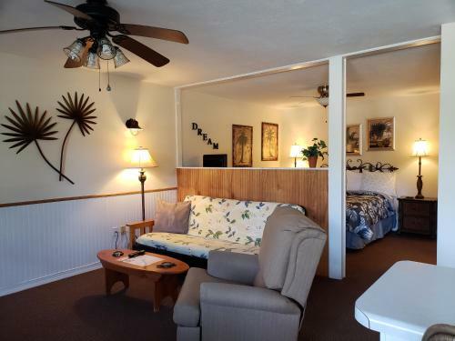Posada Davis House Inn
