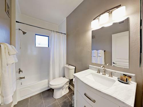 Apartamento 15221 Clubgate Drive Condo Unit 2104