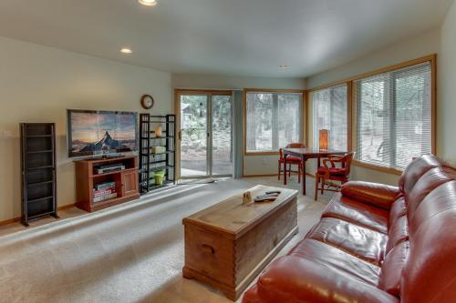 25 Topflite Ln