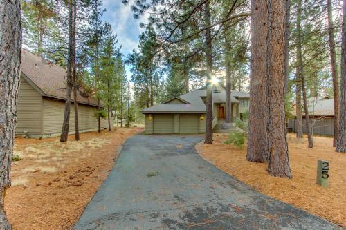 25 Topflite Ln