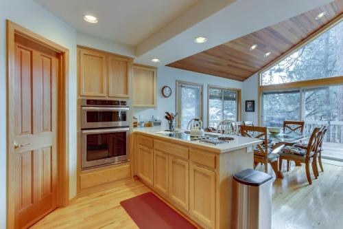 25 Topflite Ln