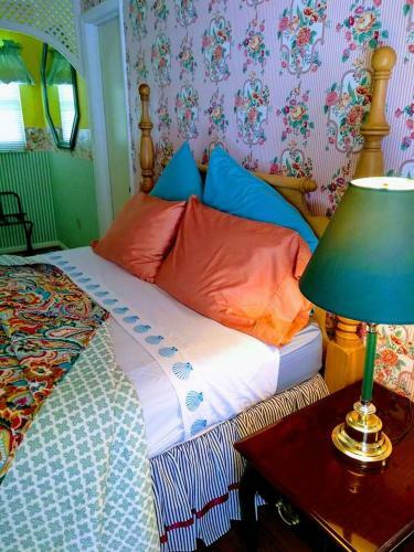 Shamrock Thistle & Crown B&B