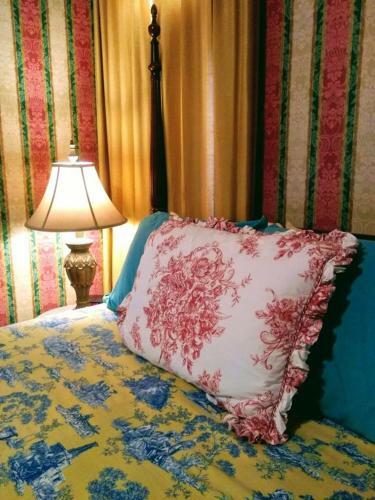 Shamrock Thistle & Crown B&B