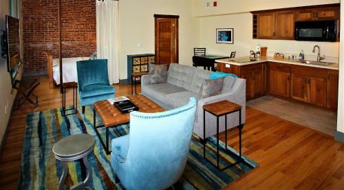 Hotel Amity Flats