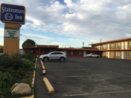 Motel Statesman Inn