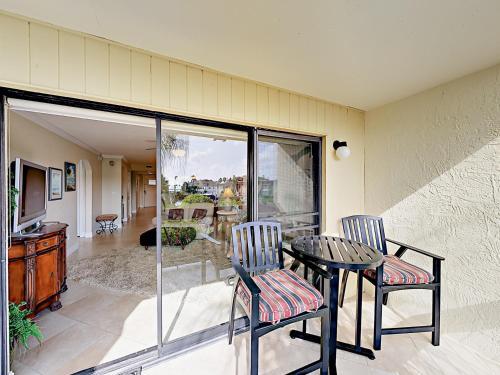 Apartamento 11650 Capri Circle South Condo Unit 104