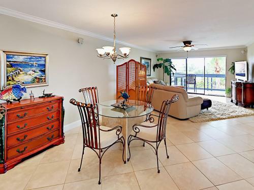 Apartamento 11650 Capri Circle South Condo Unit 104